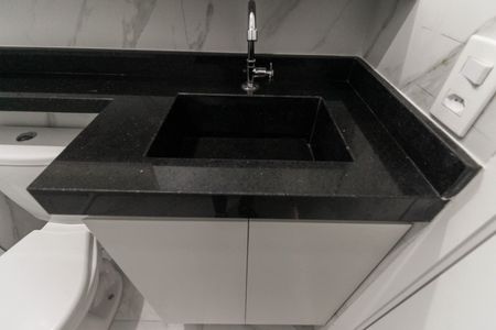 Apartamento à venda com 80m², 2 quartos e 1 vaga Apartamento à venda com 80m², 2 quartos e 1 vagaBanheiro