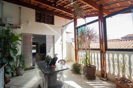 Casa à venda com 187m², 4 quartos e 2 vagasÁrea Externa