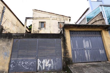 Casa à venda com 400m², 5 quartos e 4 vagas Casa à venda com 400m², 5 quartos e 4 vagasFachada