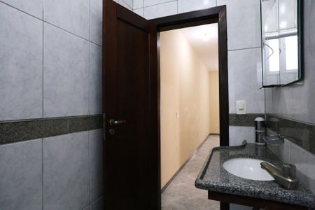 Casa à venda com 400m², 5 quartos e 4 vagas Casa à venda com 400m², 5 quartos e 4 vagasBanheiro 2