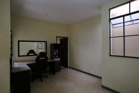 Casa à venda com 400m², 5 quartos e 4 vagas Casa à venda com 400m², 5 quartos e 4 vagasSala