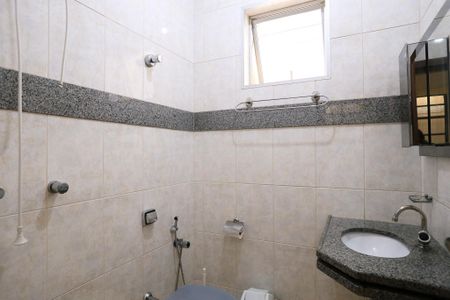 Casa à venda com 400m², 5 quartos e 4 vagas Casa à venda com 400m², 5 quartos e 4 vagasBanheiro