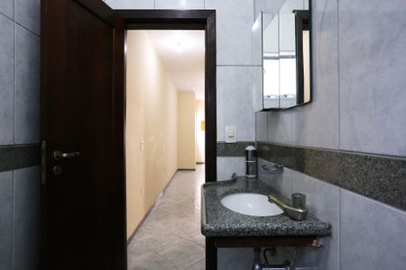 Casa à venda com 400m², 5 quartos e 4 vagas Casa à venda com 400m², 5 quartos e 4 vagasBanheiro 2