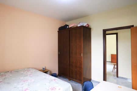 Casa à venda com 400m², 5 quartos e 4 vagas Casa à venda com 400m², 5 quartos e 4 vagasQuarto 1