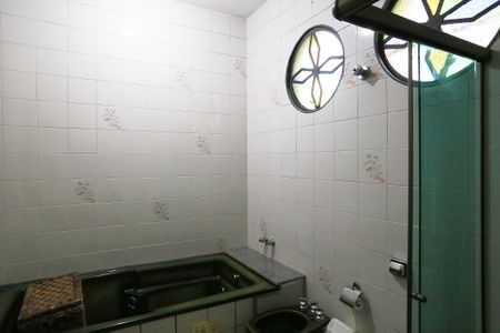 Casa à venda com 400m², 5 quartos e 4 vagas Casa à venda com 400m², 5 quartos e 4 vagasBanheiro Suíte