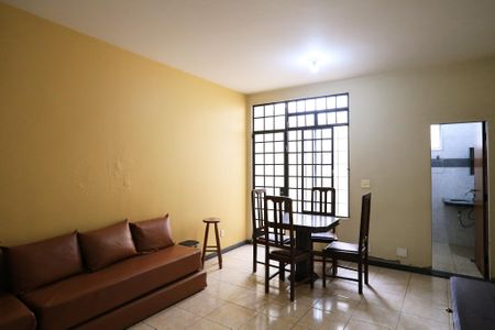 Casa à venda com 400m², 5 quartos e 4 vagas Casa à venda com 400m², 5 quartos e 4 vagasSala