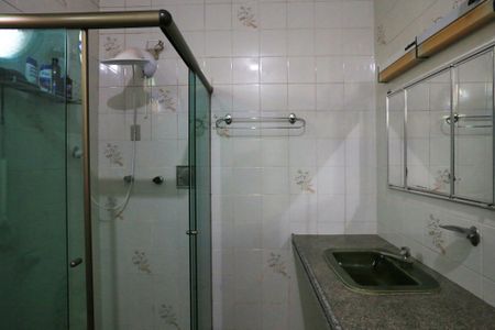 Casa à venda com 400m², 5 quartos e 4 vagas Casa à venda com 400m², 5 quartos e 4 vagasBanheiro Suíte