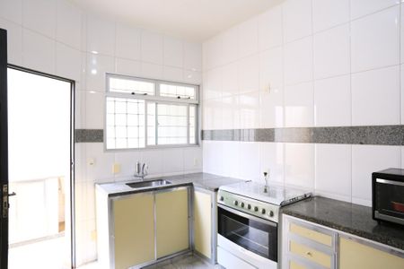 Casa à venda com 400m², 5 quartos e 4 vagas Casa à venda com 400m², 5 quartos e 4 vagasCozinha