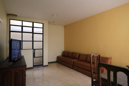 Casa à venda com 400m², 5 quartos e 4 vagas Casa à venda com 400m², 5 quartos e 4 vagasSala
