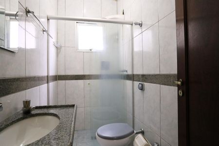 Casa à venda com 400m², 5 quartos e 4 vagas Casa à venda com 400m², 5 quartos e 4 vagasBanheiro 2