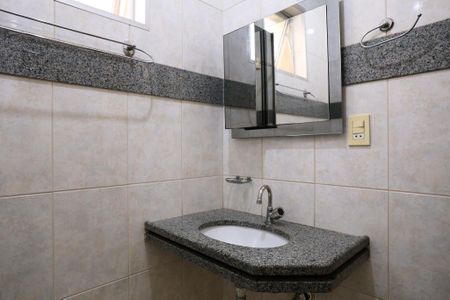 Casa à venda com 400m², 5 quartos e 4 vagas Casa à venda com 400m², 5 quartos e 4 vagasBanheiro 1