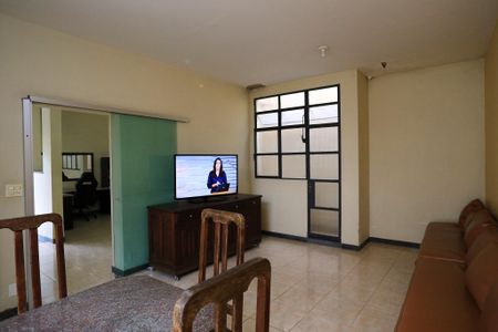 Casa à venda com 400m², 5 quartos e 4 vagas Casa à venda com 400m², 5 quartos e 4 vagasSala