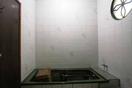 Casa à venda com 400m², 5 quartos e 4 vagas Casa à venda com 400m², 5 quartos e 4 vagasBanheiro Suíte