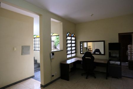 Casa à venda com 400m², 5 quartos e 4 vagas Casa à venda com 400m², 5 quartos e 4 vagasSala