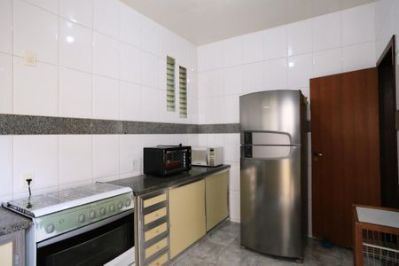 Casa à venda com 400m², 5 quartos e 4 vagas Casa à venda com 400m², 5 quartos e 4 vagasCozinha