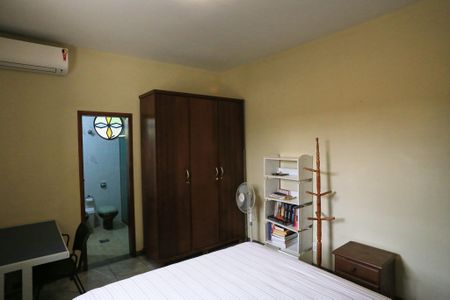 Casa à venda com 400m², 5 quartos e 4 vagas Casa à venda com 400m², 5 quartos e 4 vagasSuíte
