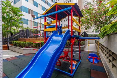 Apartamento à venda com 188m², 4 quartos e 3 vagasÁrea comum - Playground