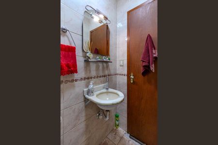 Casa de condomínio à venda com 229m², 3 quartos e 2 vagasLavabo