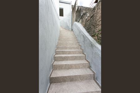 Casa para alugar com 55m², 1 quarto e sem vaga Casa para alugar com 55m², 1 quarto e sem vagaEscada de Acesso