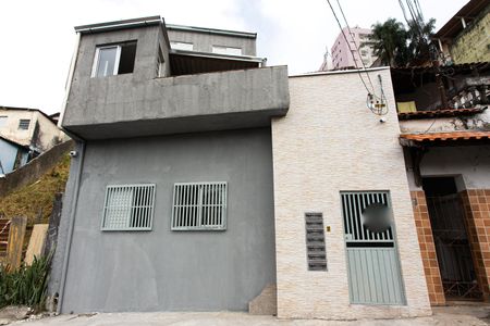 Casa para alugar com 55m², 1 quarto e sem vaga Casa para alugar com 55m², 1 quarto e sem vagaFachada