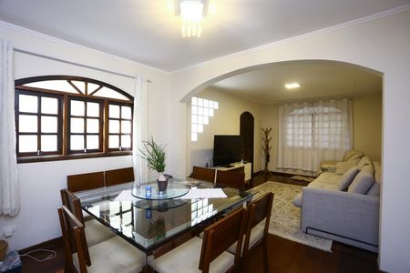Casa à venda com 170m², 3 quartos e 2 vagas Casa à venda com 170m², 3 quartos e 2 vagasSala