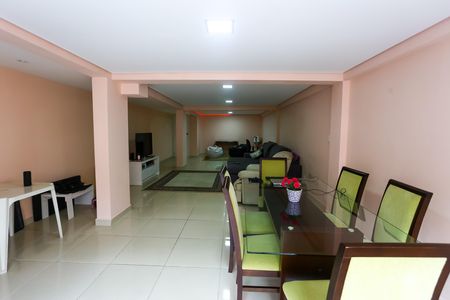 Casa à venda com 170m², 3 quartos e 2 vagas Casa à venda com 170m², 3 quartos e 2 vagasÁrea comum - Salão de festas