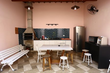 Casa à venda com 170m², 3 quartos e 2 vagas Casa à venda com 170m², 3 quartos e 2 vagasÁrea comum - Churrasqueira