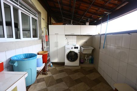 Casa à venda com 170m², 3 quartos e 2 vagas Casa à venda com 170m², 3 quartos e 2 vagasÁrea de Serviço