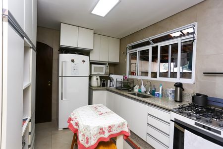Casa à venda com 170m², 3 quartos e 2 vagas Casa à venda com 170m², 3 quartos e 2 vagasCozinha