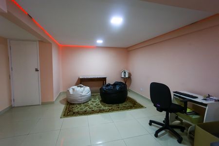 Casa à venda com 170m², 3 quartos e 2 vagas Casa à venda com 170m², 3 quartos e 2 vagasÁrea comum - Salão de festas