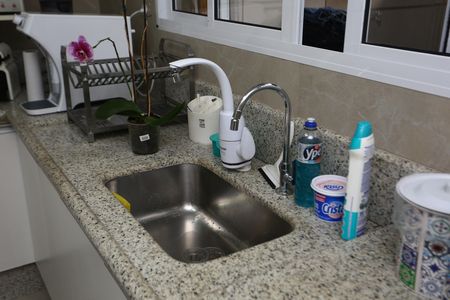 Casa à venda com 170m², 3 quartos e 2 vagas Casa à venda com 170m², 3 quartos e 2 vagasCozinha