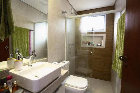 Casa à venda com 170m², 3 quartos e 2 vagas Casa à venda com 170m², 3 quartos e 2 vagasBanheiro 1