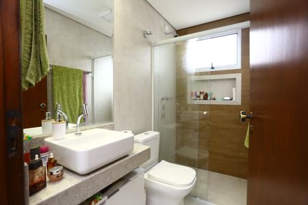 Casa à venda com 170m², 3 quartos e 2 vagas Casa à venda com 170m², 3 quartos e 2 vagasBanheiro 1