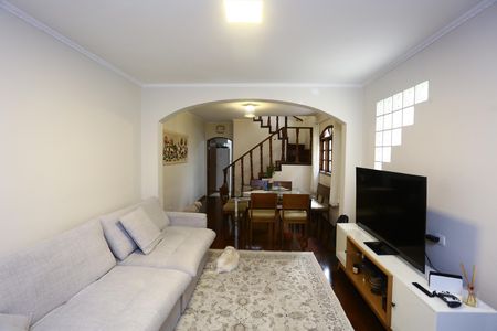 Casa à venda com 170m², 3 quartos e 2 vagas Casa à venda com 170m², 3 quartos e 2 vagasSala
