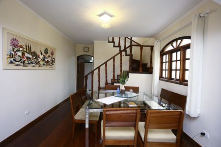 Casa à venda com 170m², 3 quartos e 2 vagas Casa à venda com 170m², 3 quartos e 2 vagasSala
