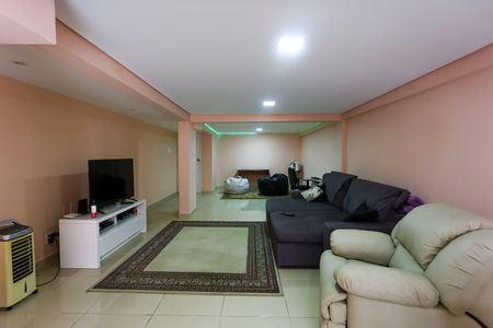 Casa à venda com 170m², 3 quartos e 2 vagas Casa à venda com 170m², 3 quartos e 2 vagasÁrea comum - Salão de festas