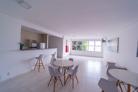 Apartamento para alugar com 47m², 2 quartos e sem vagaÁrea comum - Salão de festas