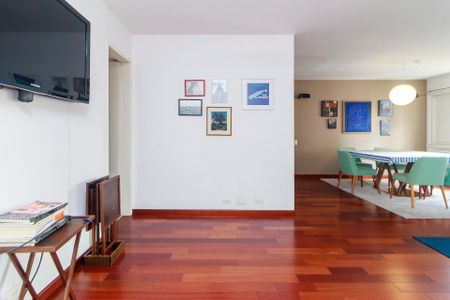 Apartamento à venda com 113m², 2 quartos e 1 vaga Apartamento à venda com 113m², 2 quartos e 1 vagaSala