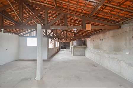 Casa à venda com 449m², 5 quartos e 2 vagas Casa à venda com 449m², 5 quartos e 2 vagasSótão