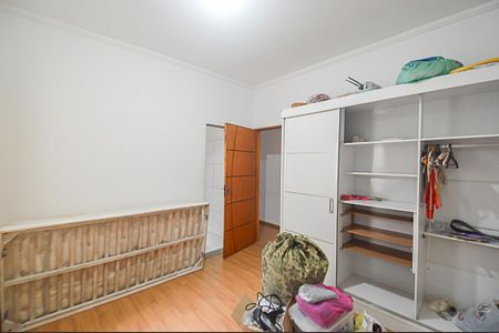 Casa à venda com 449m², 5 quartos e 2 vagas Casa à venda com 449m², 5 quartos e 2 vagasQuarto 2 - Suíte