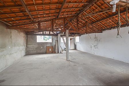 Casa à venda com 449m², 5 quartos e 2 vagas Casa à venda com 449m², 5 quartos e 2 vagasSótão