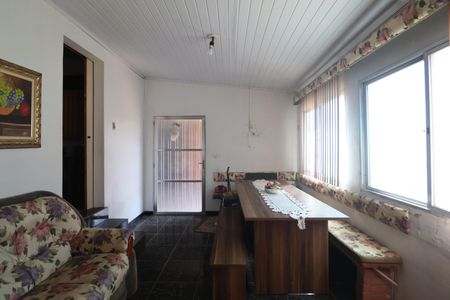 Casa à venda com 165m², 2 quartos e 2 vagasSala