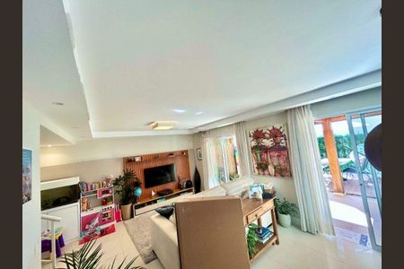 Casa de condomínio à venda com 128m², 3 quartos e 4 vagas