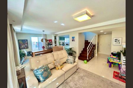 Casa de condomínio à venda com 128m², 3 quartos e 4 vagas