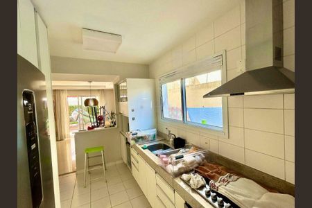 Casa de condomínio à venda com 128m², 3 quartos e 4 vagas