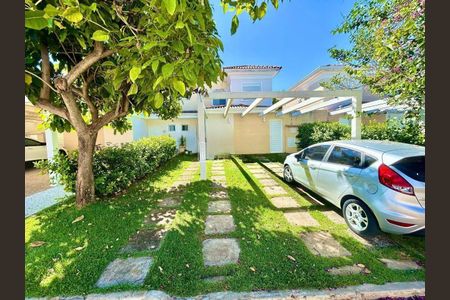 Casa de condomínio à venda com 128m², 3 quartos e 4 vagas