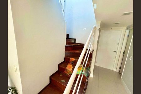 Casa de condomínio à venda com 128m², 3 quartos e 4 vagas