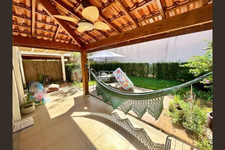 Casa de condomínio à venda com 128m², 3 quartos e 4 vagas