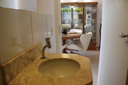 Casa de condomínio para alugar com 165m², 3 quartos e 3 vagasLavabo