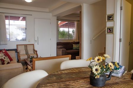 Casa de condomínio para alugar com 165m², 3 quartos e 3 vagasSala